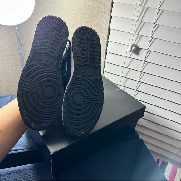 Air Jordan 1 Low GS size 7 - Picture 5 of 6